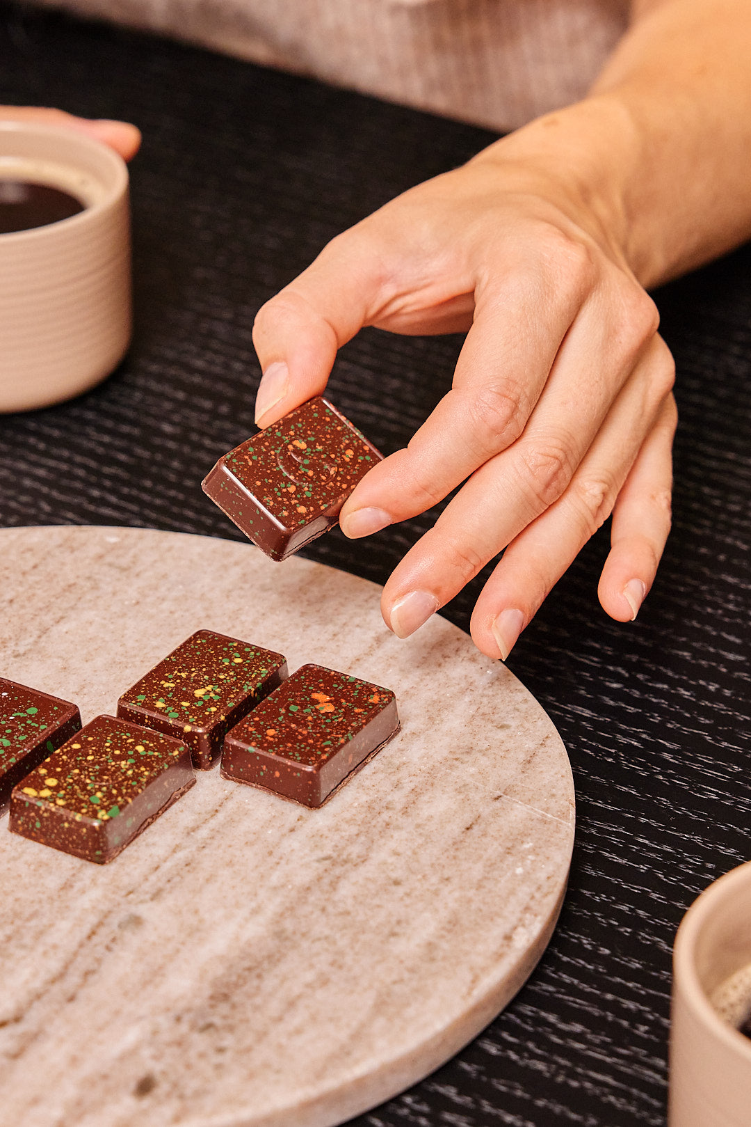 Hand neemt pure Story Kokos