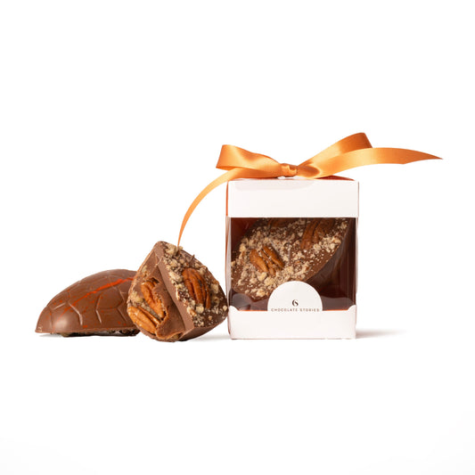 Paasei van melk chocolade gevuld met heerlijke Pecan-Karamel-Toffee vulling